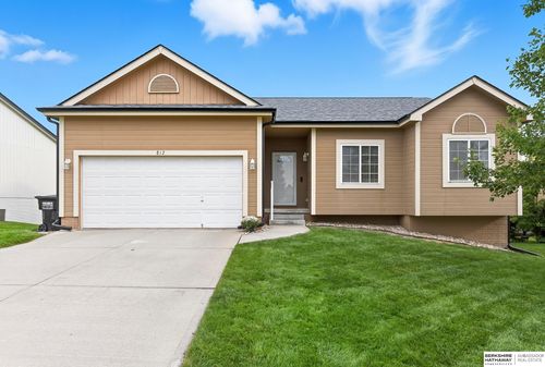 812 Lake Tahoe Dr, Papillion, NE, 68046-3333 | Card Image