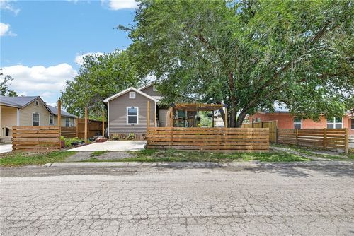 519 E Avenue F, Robstown, TX, 78380-2719 | Card Image