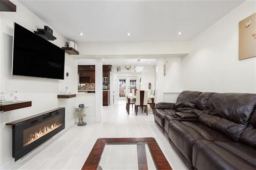 9068 146a St, Surrey, BC, V3R6X7 | Card Image