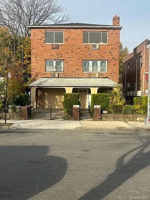 3315 Radcliff Ave, Bronx, NY, 10469-3717 | Card Image