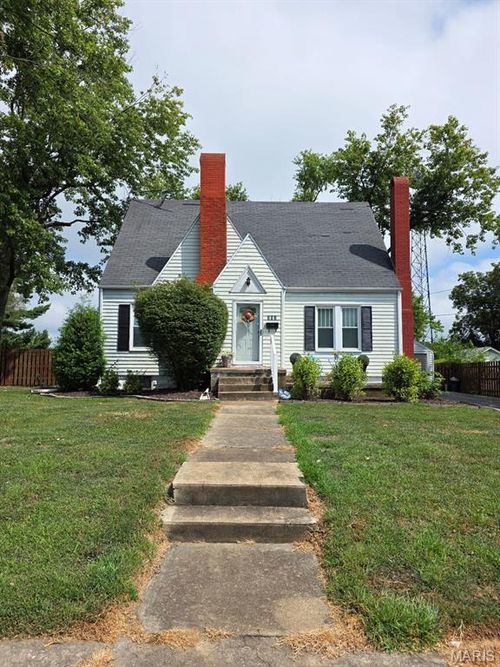 207 W Lebanon St, Nashville, IL, 62263-1412 | Card Image
