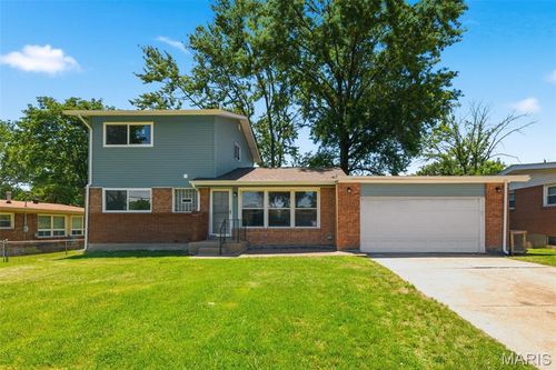 8906 Seneca Ave, Overland, MO, 63114-5711 | Card Image