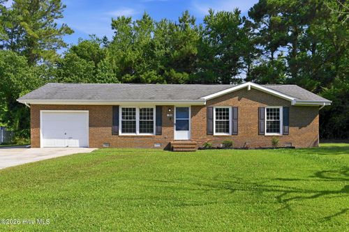 105 Vandergrift Dr, Jacksonville, NC, 28540-7829 | Card Image