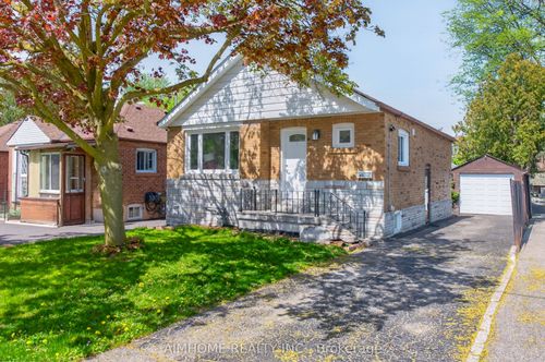 140 Meighen Ave, East York, ON, M4B2H9 | Card Image