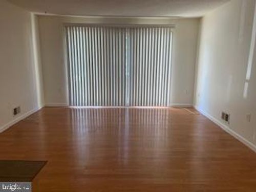 20 Holly Ct, Hamilton, NJ, 08619-4632 | Card Image