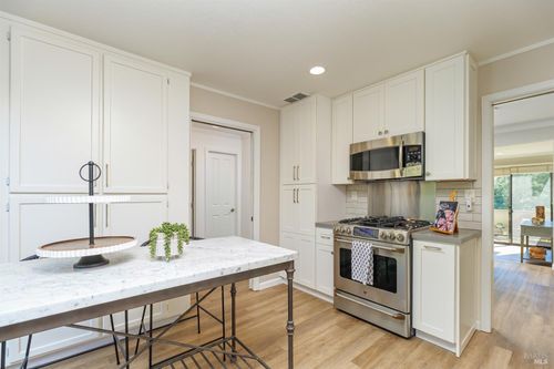 27 Mariposa Lane, Novato, CA, 94947 | Card Image