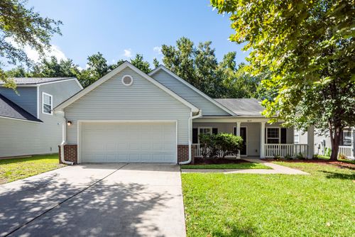 5009 Wigmore St, Summerville, SC, 29485-8997 | Card Image
