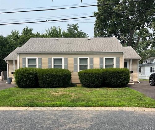 15 Cedar St, Babylon, NY, 11702-2317 | Card Image
