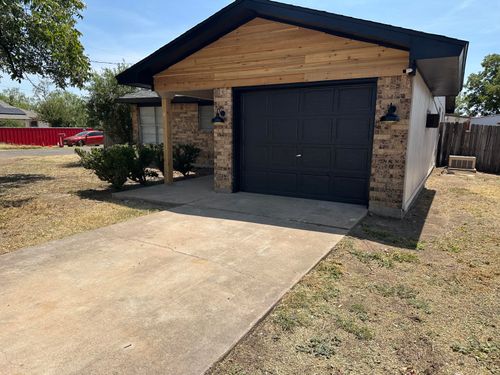 425 E 32nd St, San Angelo, TX, 76903-2217 | Card Image