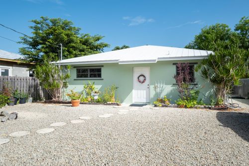 173 Pearl Ave, Tavernier, FL, 33070-2421 | Card Image