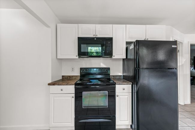 69 West St, Home with 5 bedrooms, 3 bathrooms and 2 parking in New London CT | Image 14