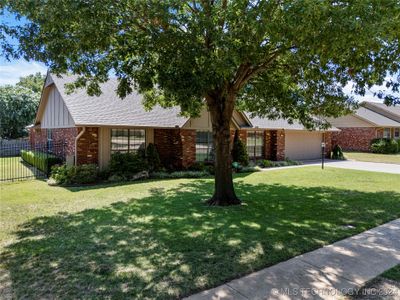 8310 E 107th Place S, House other with 3 bedrooms, 2 bathrooms and null parking in Tulsa OK | Image 2