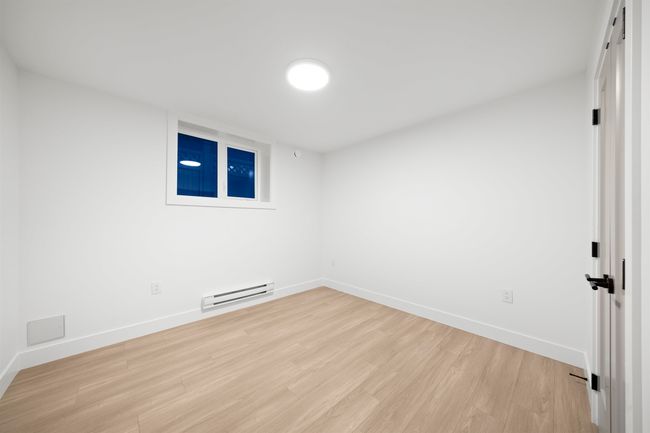 5628 Chaffey Ave, Home with 6 bedrooms, 5 bathrooms and 2 parking in Burnaby BC | Image 31