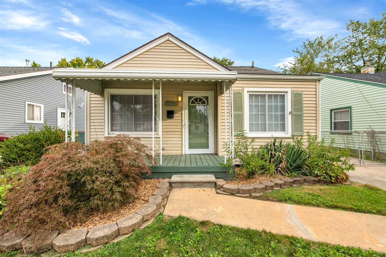 Rowland Ave, Royal Oak, MI 48067
