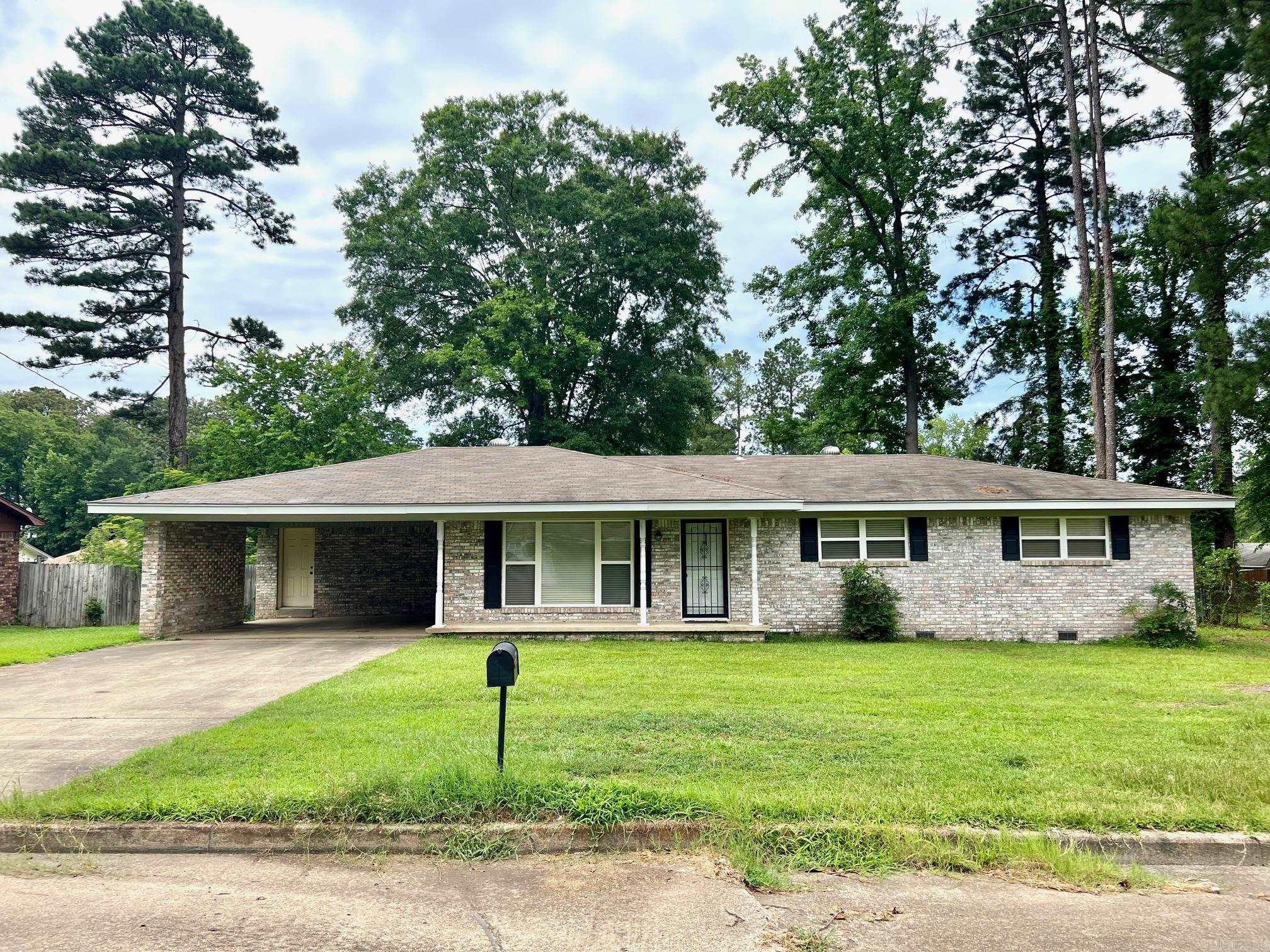 Sylvia St, Arkadelphia, AR 71923