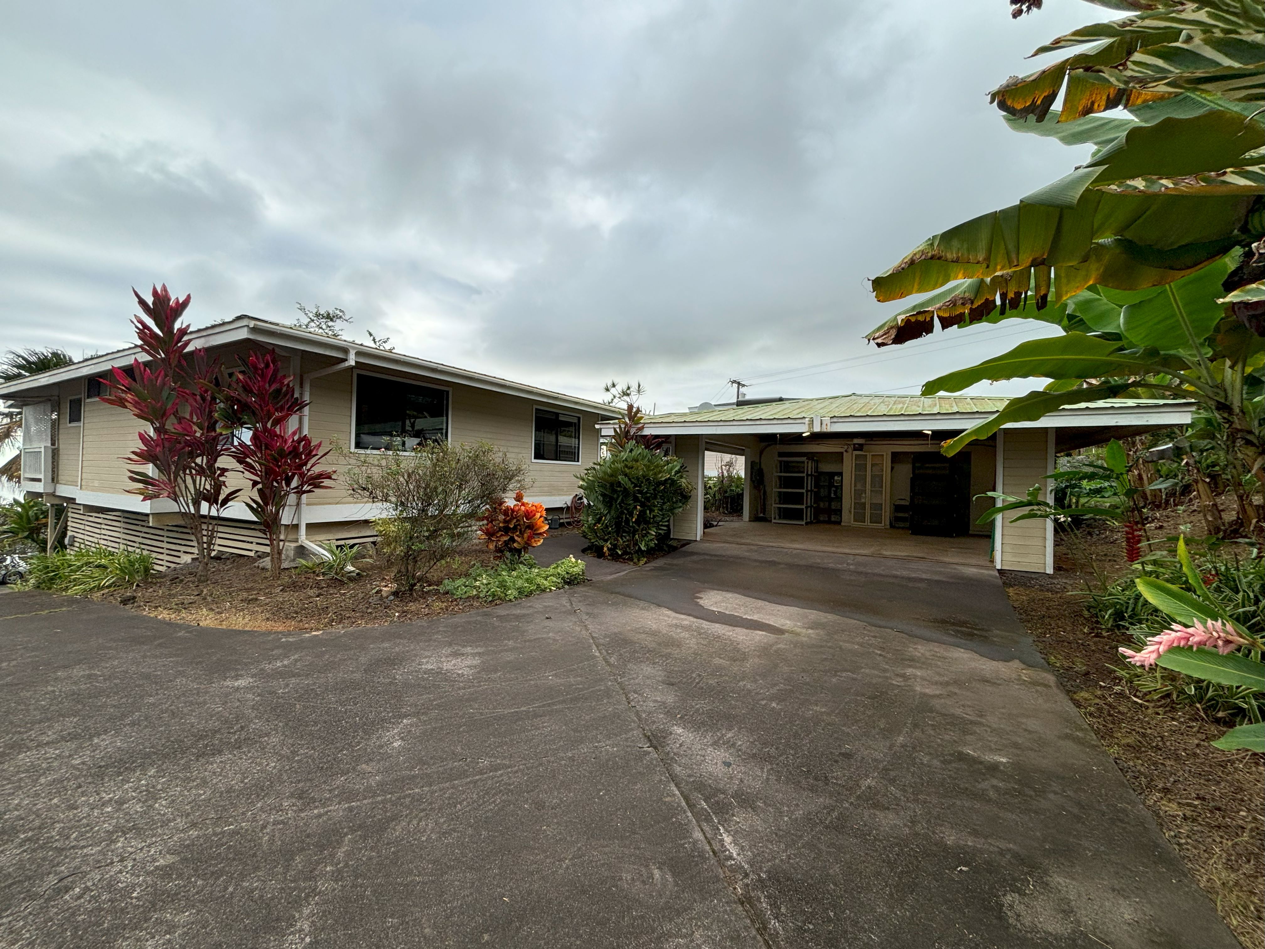 Kiritina Pl, Captain Cook, HI 96704