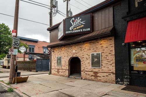 144 E Juneau Ave, Milwaukee, WI, 53202-2552 | Card Image