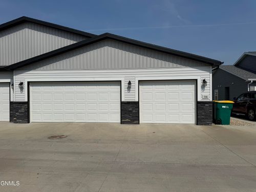 114 Kenner Loop, Bismarck, ND, 58504-7334 | Card Image
