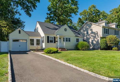 2375 Whittier Ave, Scotch Plains, NJ, 07076-4535 | Card Image