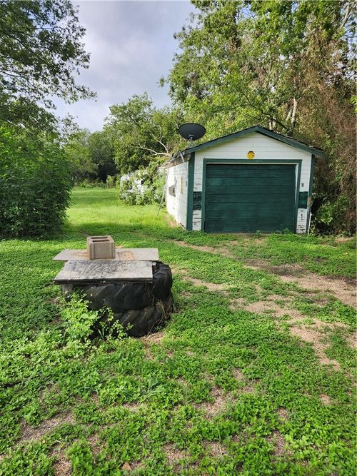 1202 Park St, Marlin, TX, 76661-3519 | Card Image