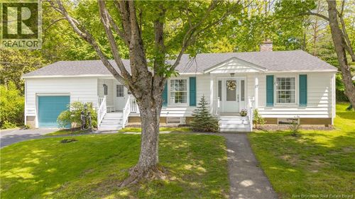 17 Porter St, Saint Stephen, NB, E3L2M8 | Card Image