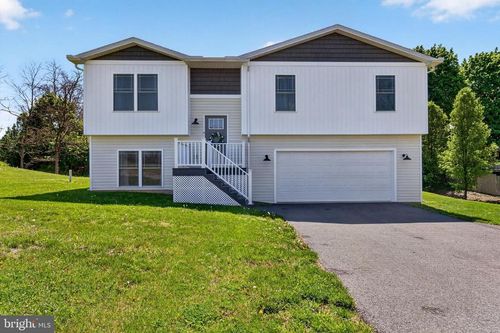 3 Walleye Dr, SHIPPENSBURG, PA, 17257-9047 | Card Image
