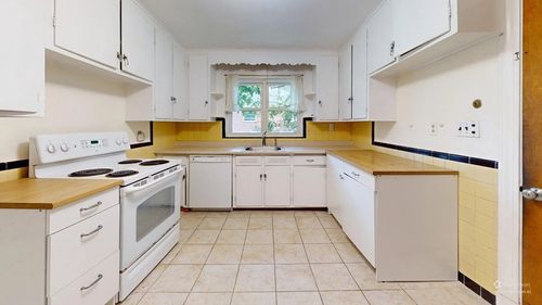 113-113 Withington Rd, Newton, MA, 02460-2037 | Card Image