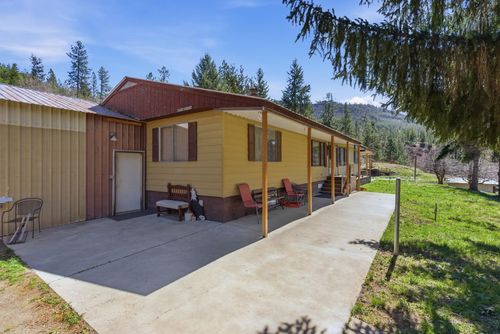 5864 Cedar Canyon Rd, Fruitland, WA, 99129-9779 | Card Image