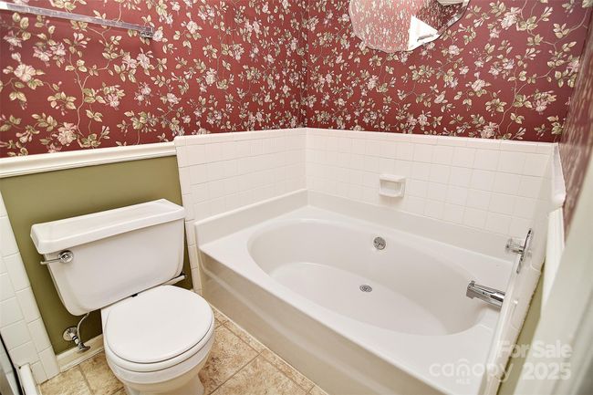 Primary Garden Tub | Image 24
