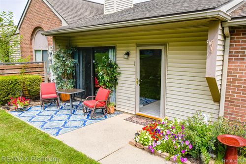 338 Spring Brooke Dr, Brighton, MI, 48116-2906 | Card Image