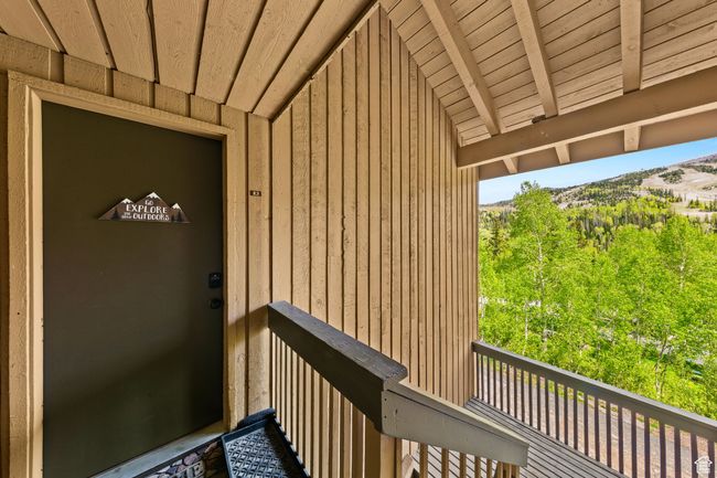 Property entrance with a balcony | Image 20