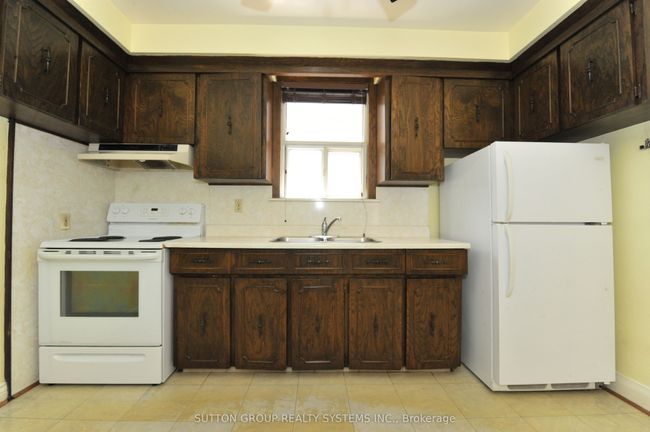 134 Kane Ave, House other with 3 bedrooms, 2 bathrooms and 4 parking in York ON | Image 6