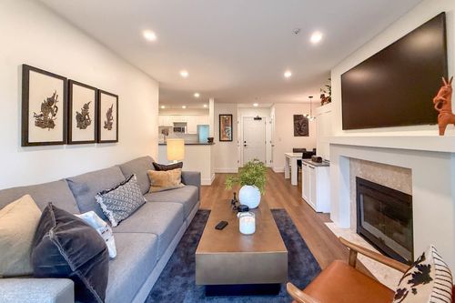 208-128 W 8th St, North Vancouver, BC, V7M3M1 | Card Image