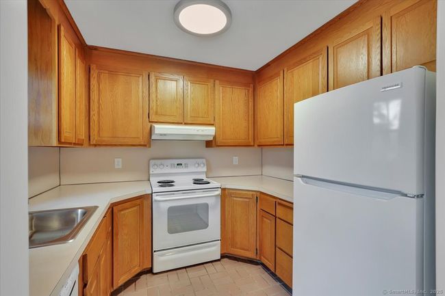 APT-7 - 10 Cianci Ave, Condo with 2 bedrooms, 2 bathrooms and null parking in Plainville CT | Image 6