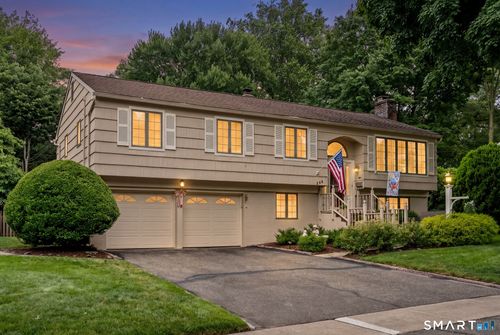 208 Sigwin Dr, Fairfield, CT, 06824-4006 | Card Image