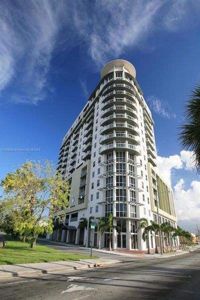 809 - 1 Glen Royal Pkwy, Condo with 2 bedrooms, 2 bathrooms and null parking in Miami FL | Image 1