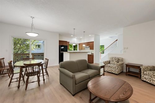 2-1405 Mallek Cres, Victoria, BC, V8T0A3 | Card Image
