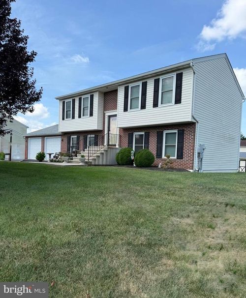 15305 Cobble Dr, GREENCASTLE, PA, 17225-8669 | Card Image
