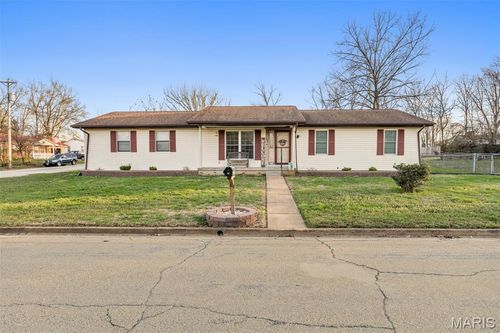 102 Laura St, Farmington, MO, 63640-2824 | Card Image