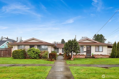 908 Liberty St, Lynden, WA, 98264-1876 | Card Image