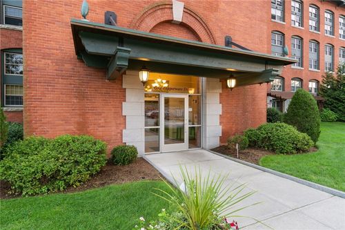 unit-226-1 Tupperware Dr, North Smithfield, RI, 02896-6874 | Card Image