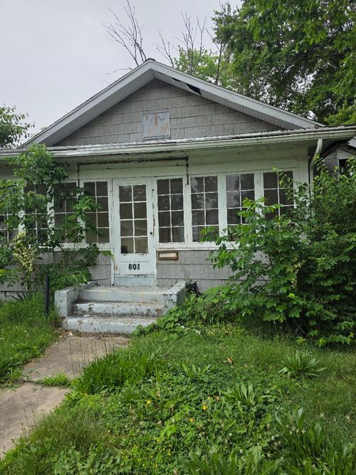 801 Maple St, Zeigler, IL, 62999-1236 | Card Image