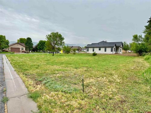 855 Se Pinyon St, Cedaredge, CO, 81413-8424 | Card Image