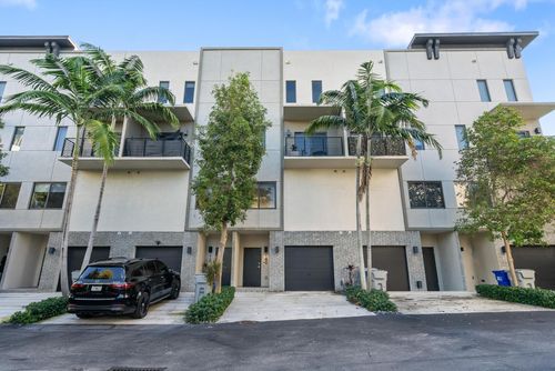180 Se 4th Ter, Pompano Beach, FL, 33060-8097 | Card Image