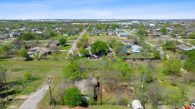 405 E Browning St, House other with 4 bedrooms, 2 bathrooms and 2 parking in Manor TX | Image 23