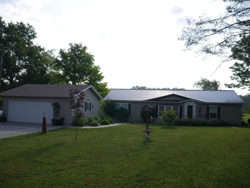 555 White Rd, Gladwin, MI, 48624-8481 | Card Image