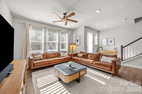 915 Kinsey Aly, Charlotte, NC, 28217-3333 | Card Image