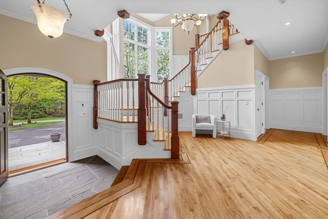 29 Philip St, House other with 6 bedrooms, 7 bathrooms and 6 parking in Medfield MA | Image 4