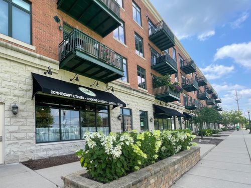 305-160 S River St, Aurora, IL, 60506-6075 | Card Image