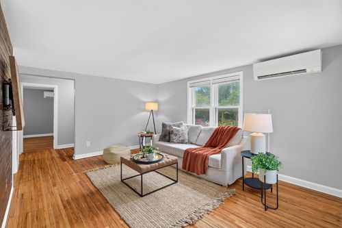 115 S Cedar St, Chaska, MN, 55318-1837 | Card Image